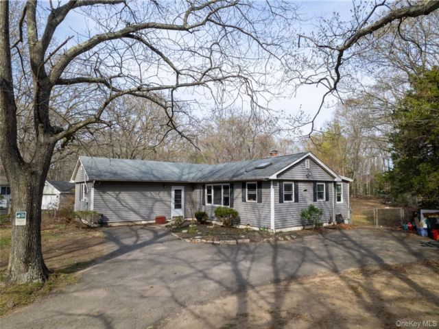  4 BR,  3.00 BTH &nbsp;Ranch style home in Miller Place
