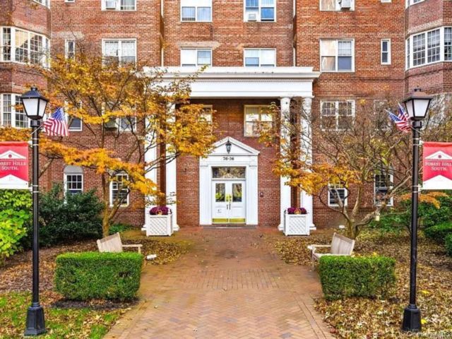  3 BR,  2.00 BTH &nbsp;Other style home in Forest Hills