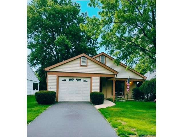  2 BR,  2.00 BTH &nbsp;Ranch style home in Ridge