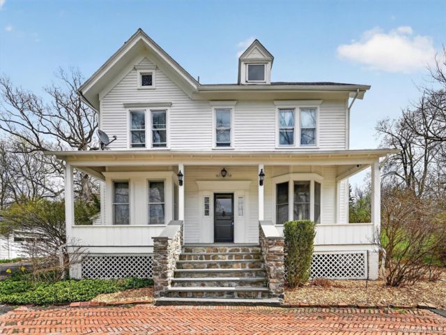  5 BR,  4.00 BTH &nbsp;Colonial style home in Washingtonville