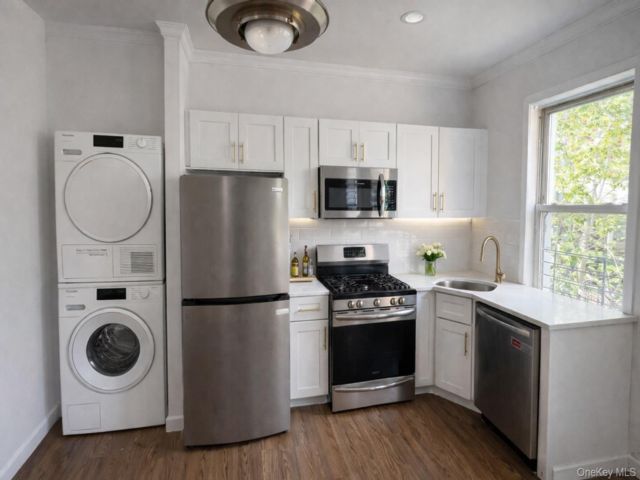  2 BR,  1.00 BTH &nbsp;Other style home in Long Island City