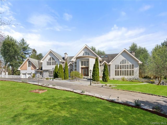  8 BR,  8.00 BTH &nbsp;Contemporary style home in Scarsdale