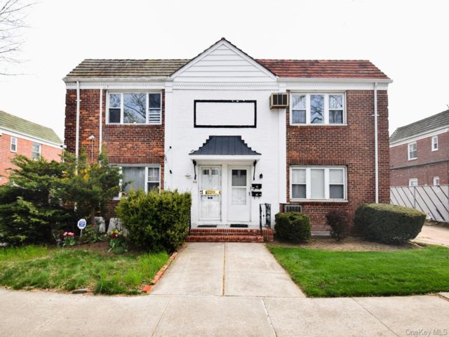  2 BR,  2.00 BTH &nbsp;House style home in Fresh Meadows