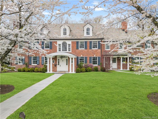  6 BR,  7.00 BTH &nbsp;Colonial style home in Scarsdale