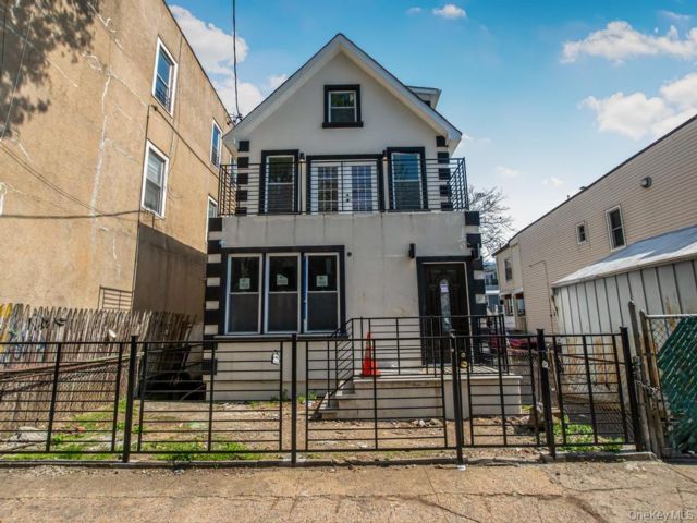  4 BR,  4.00 BTH &nbsp;Other style home in West Farms