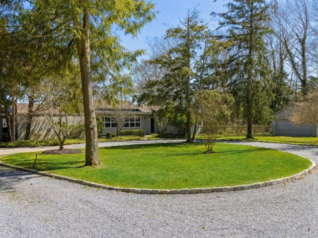  4 BR,  4.00 BTH &nbsp;Ranch style home in Quiogue