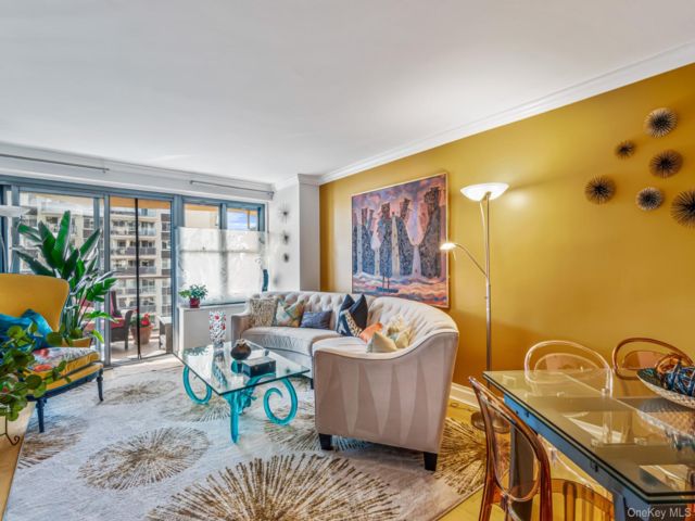  2 BR,  2.00 BTH &nbsp;Other style home in Bayside