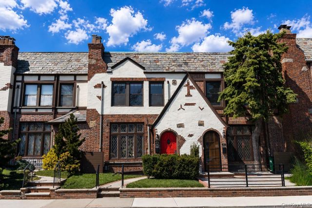  3 BR,  3.00 BTH &nbsp;Tudor style home in Forest Hills