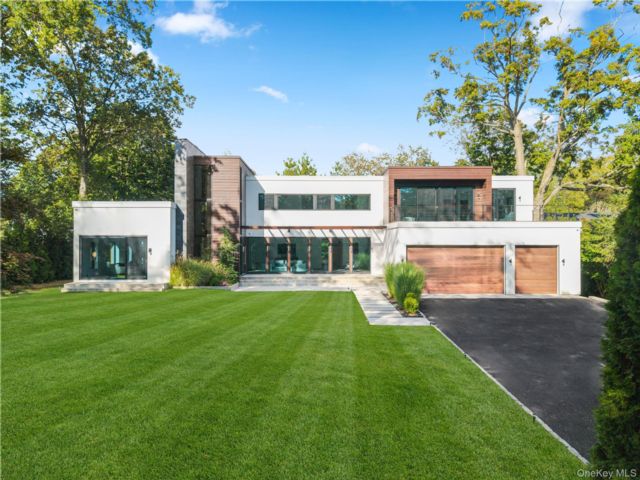  7 BR,  8.00 BTH &nbsp;Contemporary style home in Mamaroneck