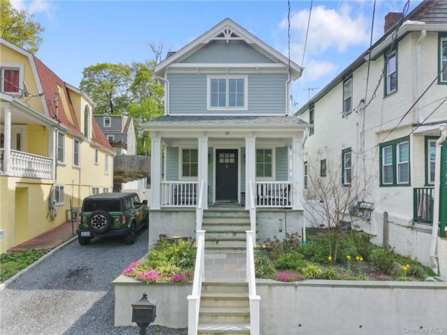  2 BR,  3.00 BTH &nbsp;Cape cod style home in Port Washington