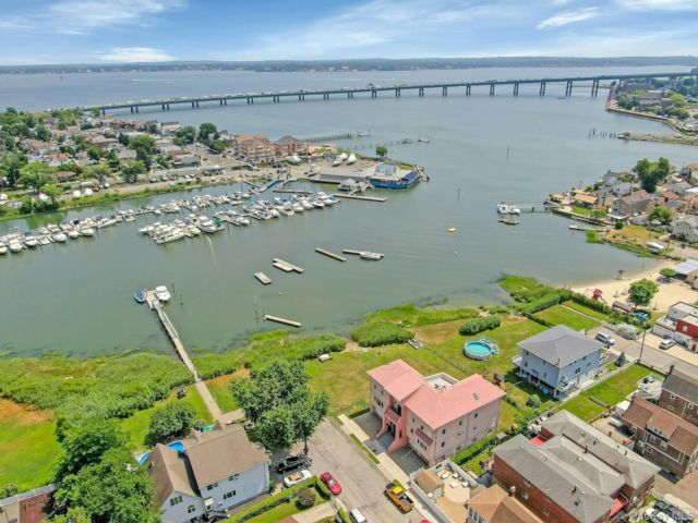  5 BR,  5.00 BTH &nbsp;Contemporary style home in Throggs Neck