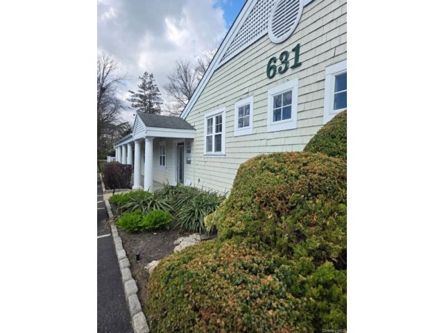 Studio,  0.00 BTH &nbsp;House style home in West Islip