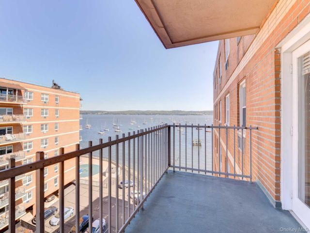  2 BR,  2.00 BTH &nbsp;Other style home in Nyack
