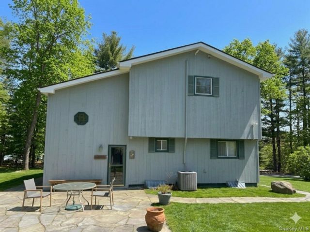  4 BR,  3.00 BTH &nbsp;Saltbox style home in Monticello