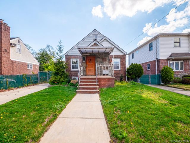  4 BR,  2.00 BTH &nbsp;Cape cod style home in Fresh Meadows