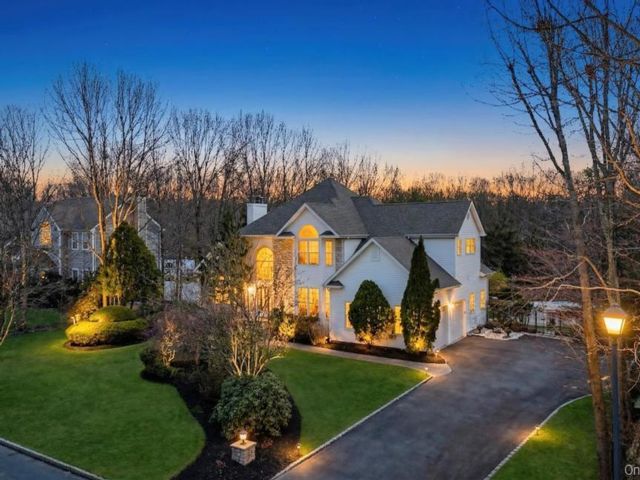 [East Setauket Real Estate, listing number 7275923]