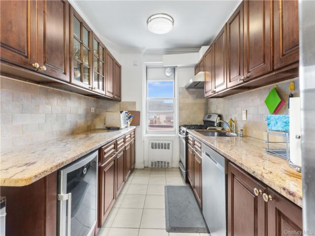  3 BR,  2.00 BTH &nbsp;Other style home in Rego Park