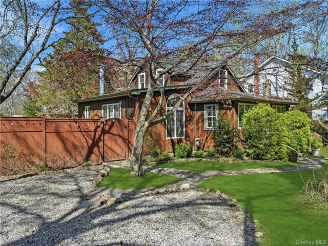  2 BR,  1.00 BTH &nbsp;Cape cod style home in Rocky Point