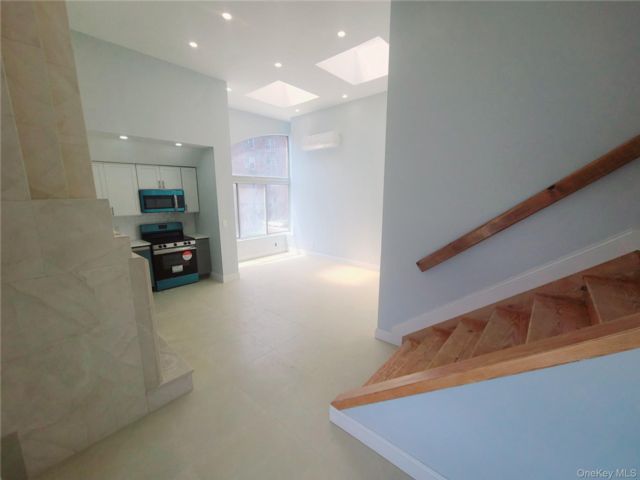  2 BR,  2.00 BTH &nbsp;Other style home in Forest Hills