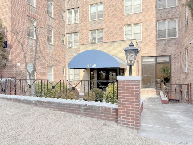  2 BR,  1.00 BTH &nbsp;Other style home in Forest Hills