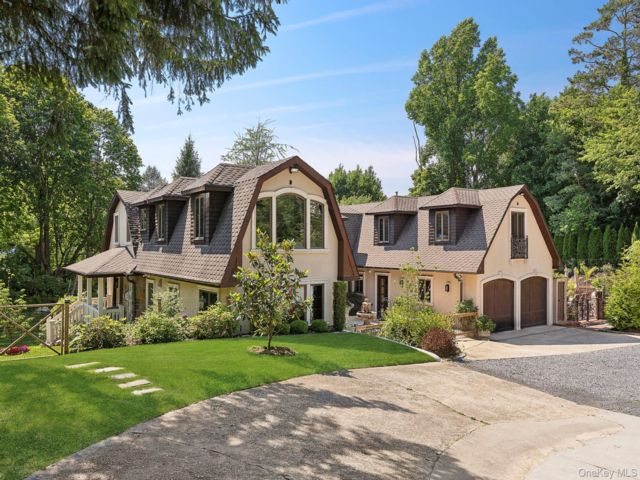  5 BR,  6.00 BTH &nbsp;Mediterranean style home in Glen Cove