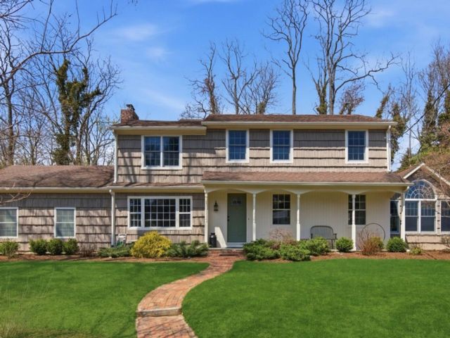  4 BR,  3.00 BTH &nbsp;Colonial style home in Stony Brook