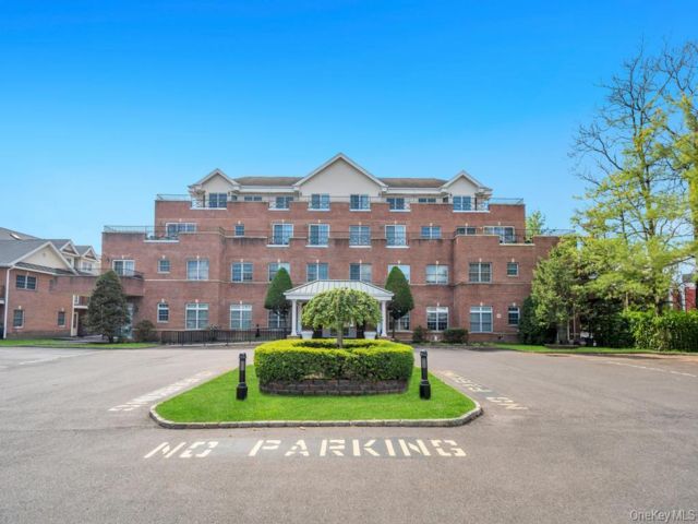  2 BR,  3.00 BTH &nbsp;Other style home in Great Neck