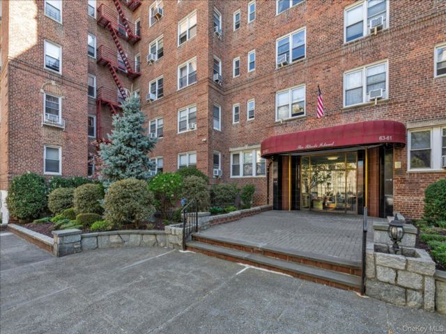  1 BR,  1.00 BTH &nbsp;Other style home in Rego Park