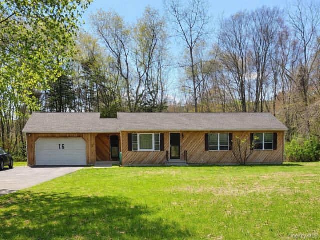  3 BR,  1.00 BTH &nbsp;Ranch style home in Lagrangeville