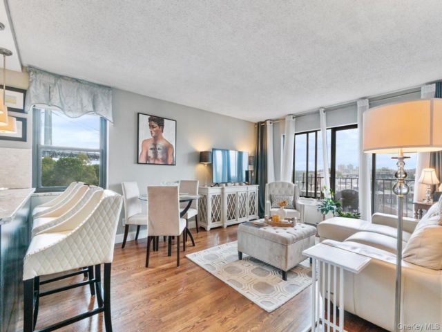  2 BR,  2.00 BTH &nbsp;Other style home in Astoria