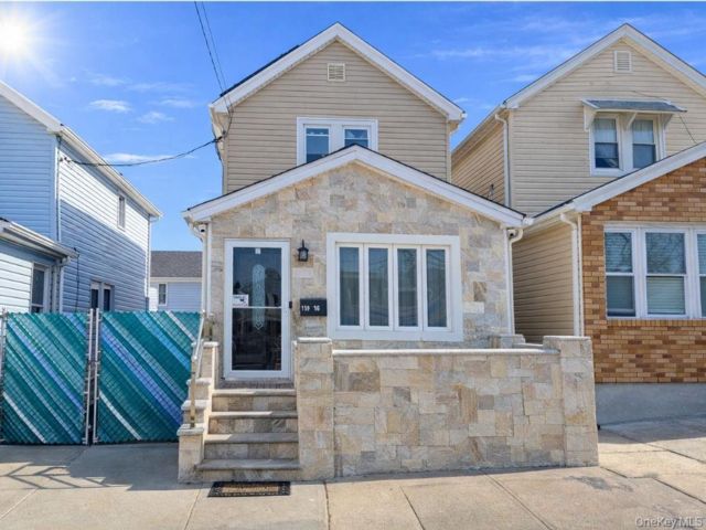  3 BR,  3.00 BTH &nbsp;Colonial style home in South Ozone Park