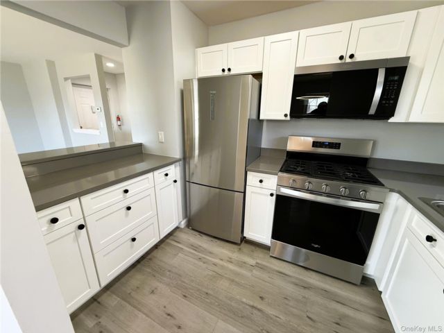  2 BR,  2.00 BTH &nbsp;Garden style home in Harriman