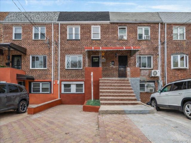  4 BR,  3.00 BTH &nbsp;House style home in Hollis