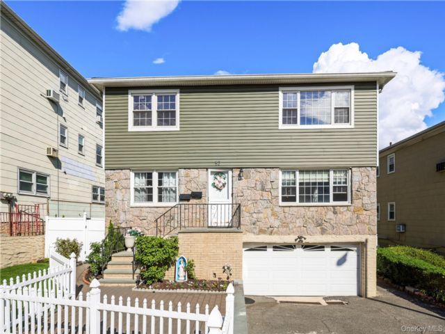  7 BR,  5.00 BTH &nbsp;House style home in Yonkers