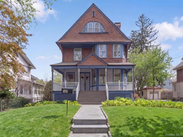  8 BR,  3.00 BTH &nbsp;Victorian style home in Mount Vernon