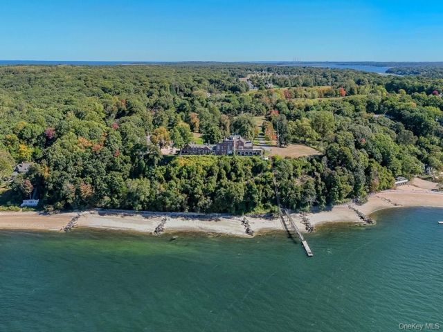 13 BR, 14.00 BTH &nbsp;Estate style home in Lloyd Neck
