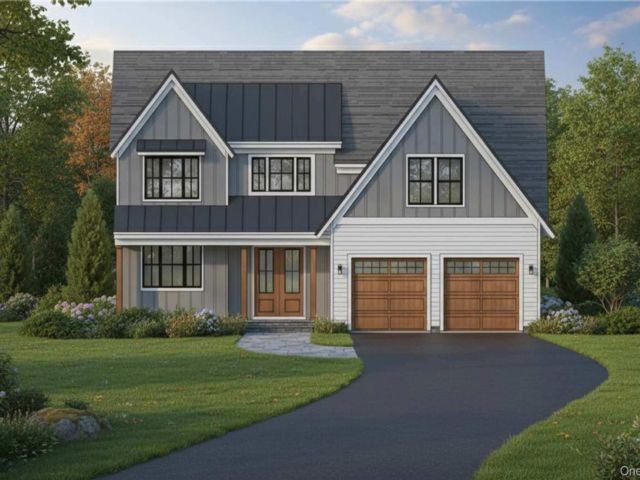  4 BR,  4.00 BTH &nbsp;Colonial style home in Hyde Park