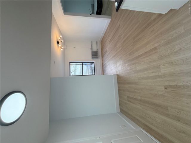  1 BR,  1.00 BTH &nbsp;Other style home in Kingsbridge