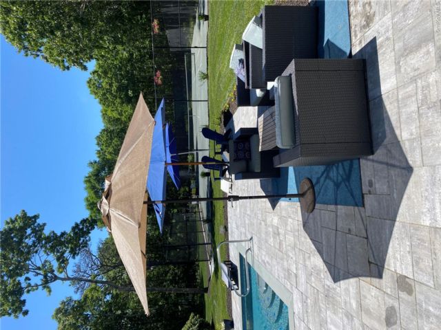  5 BR,  6.00 BTH &nbsp;Contemporary style home in Quogue