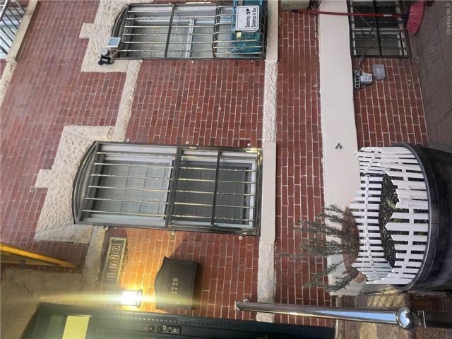  3 BR,  1.00 BTH &nbsp;Colonial style home in Ridgewood