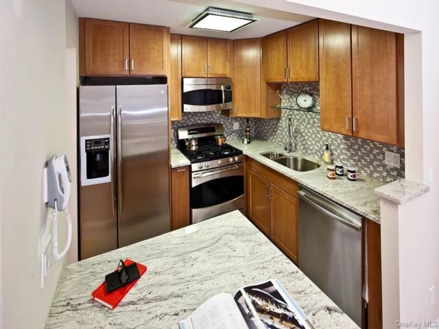 [Kew Gardens Real Estate, listing number 7276393]