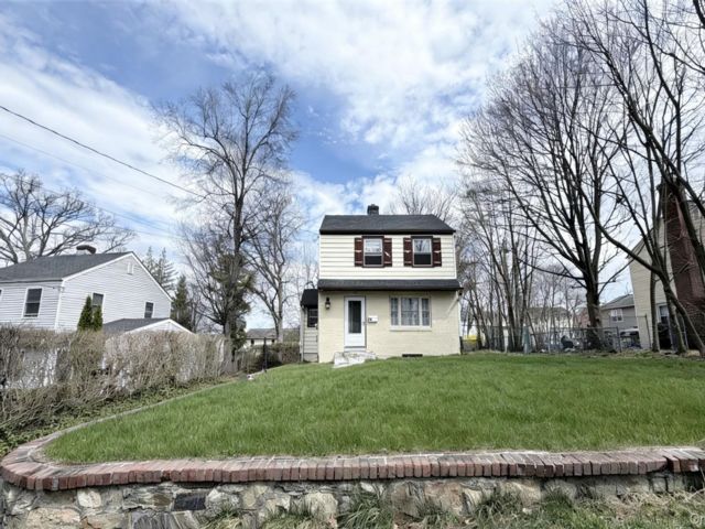  2 BR,  1.00 BTH &nbsp;Other style home in White Plains