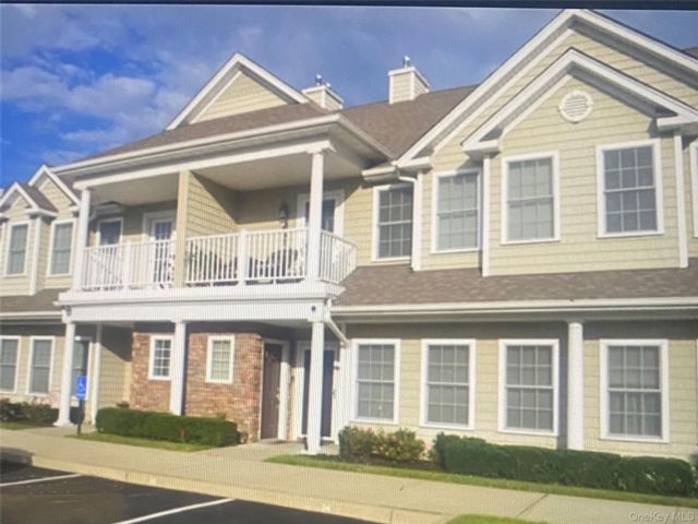  2 BR,  2.00 BTH &nbsp;Garden style home in West Babylon