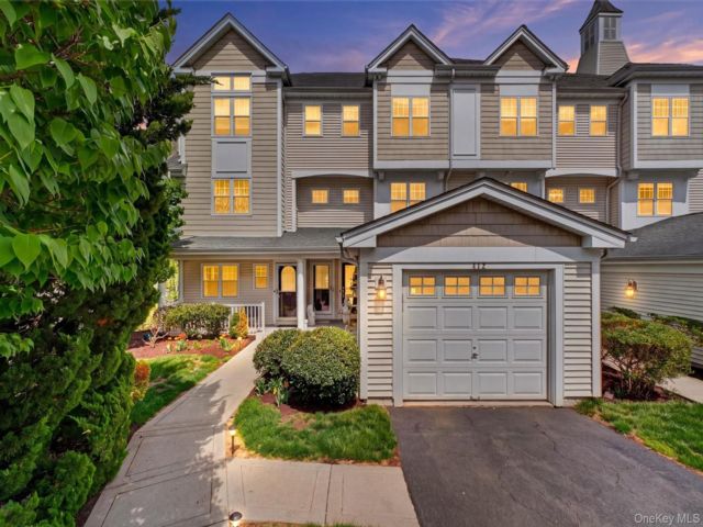  2 BR,  3.00 BTH &nbsp;Condo style home in Peekskill