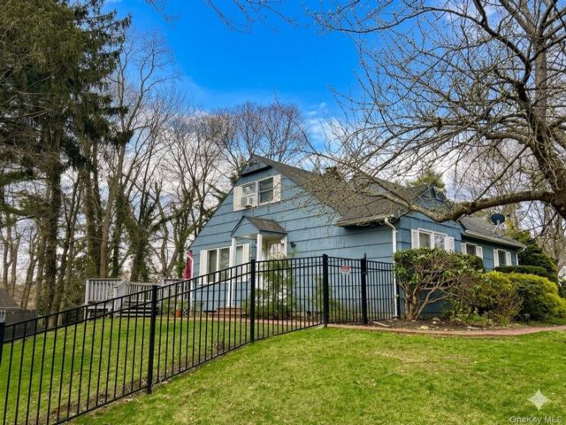 [Melville Real Estate, listing number 7276431]