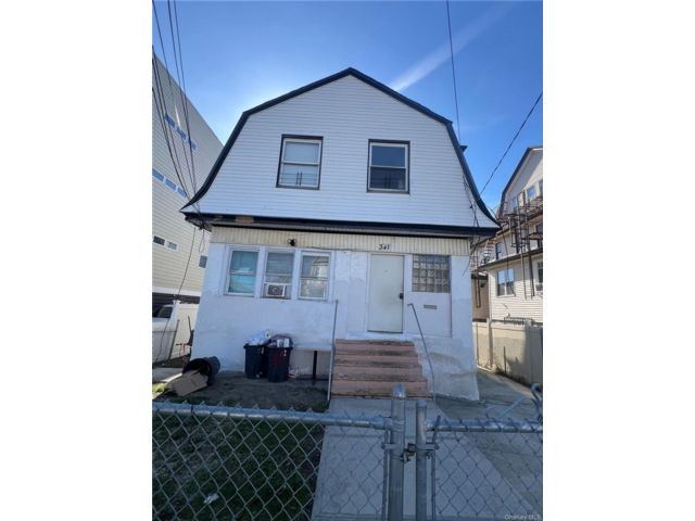  4 BR,  4.00 BTH &nbsp;House style home in Arverne