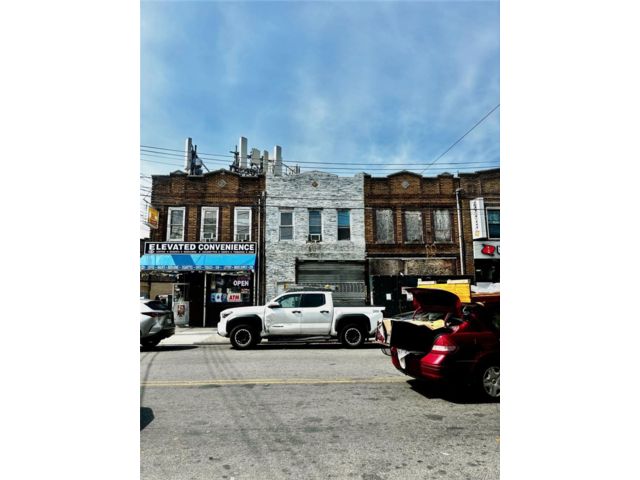 Studio,  0.00 BTH &nbsp;Commercial style home in Richmond Hill