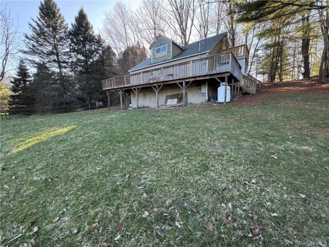  6 BR,  3.00 BTH &nbsp;Cape cod style home in Woodridge