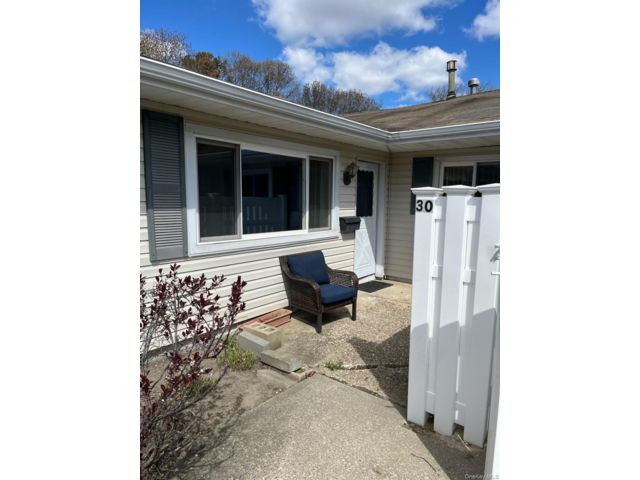  2 BR,  1.00 BTH &nbsp;Other style home in Holtsville