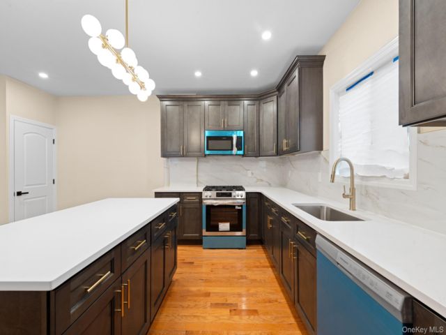  4 BR,  2.00 BTH &nbsp;Colonial style home in Queens Village